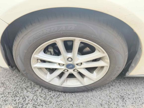 [成都·川A] 二手福特福克斯2017款 三厢 EcoBoost 180 自动精英型