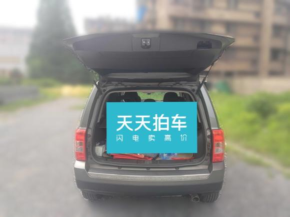 [南京·苏L] 二手Jeep自由客2012款 2.4 豪华版