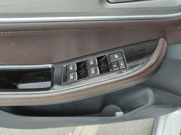 [深圳·渝D] 二手东风风行景逸X52017款 劲享系列 1.5T 手动豪华型