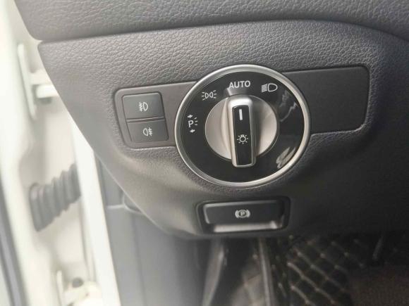 [深圳·粤B] 二手奔驰奔驰GLA2016款 GLA 220 4MATIC 时尚型