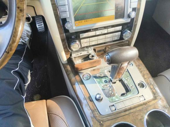 [西安·陕E] 二手大众辉腾2011款 3.6L V6 4座加长Individual版