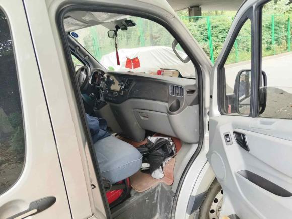 [杭州·浙A] 二手福田图雅诺2022款 2.0T手动通途多功能长轴中顶后单胎5/6/7/9座4F20TC3