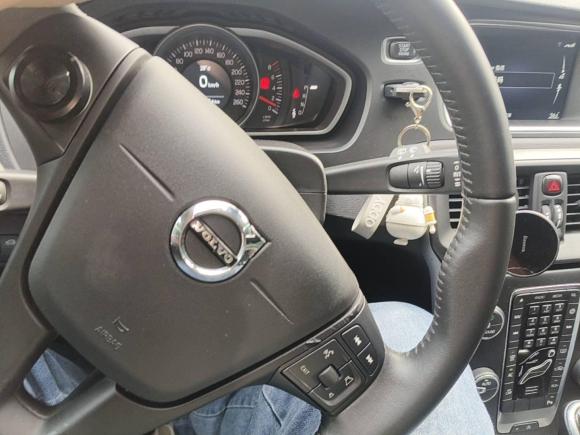 [杭州·浙A] 二手沃尔沃沃尔沃V402017款 T3 智尚版