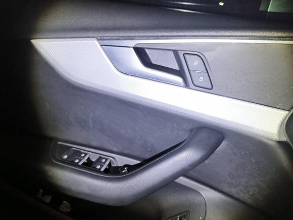 [深圳·粤B] 二手奥迪奥迪A4L2017款 Plus 40 TFSI 时尚型