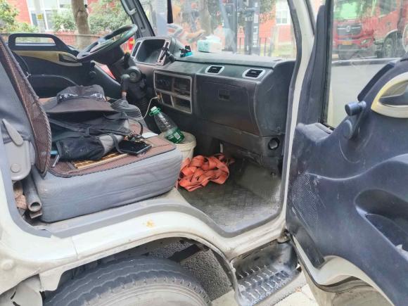 [武汉·鄂A] 二手江汽集团凌铃2014款 1.8T长轴版载重型双排4A1-68C43