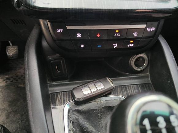 [广州·湘D] 二手SWM斯威汽车SWM斯威X72016款 1.5T 手动豪华型 7座