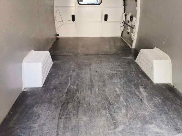 [上海·鲁Q] 二手福田智蓝精灵E72023款 纯电动厢式运输车 平顶2座 宁德时代38.64kWh