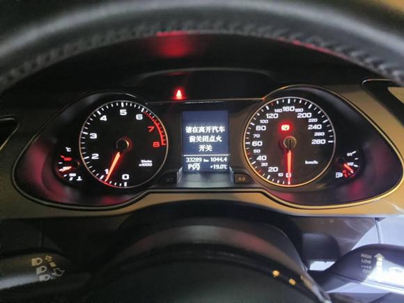 [南京·苏A] 二手奥迪奥迪A4L2015款 35 TFSI 自动舒适型