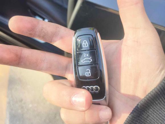 [南昌·赣A] 二手奥迪奥迪A82021款 A8L 50 TFSI quattro 舒适型