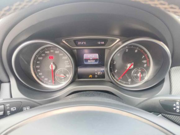 [上海·沪L] 二手奔驰奔驰GLA2017款 GLA 200 动感型