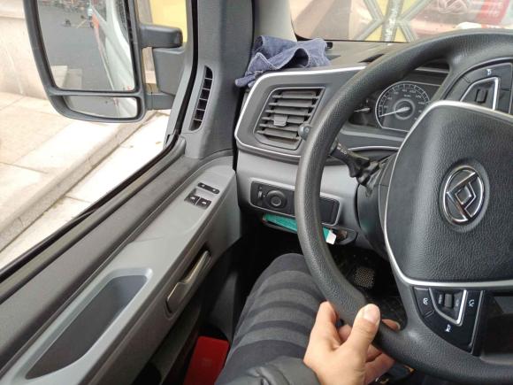 [无锡·苏B] 二手上汽大通MAXUS上汽大通MAXUS 新途V802021款 2.0T 手动经典傲运通127PS中轴中顶6/7/8/9座