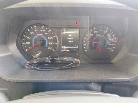 [南京·苏A] 二手依维柯依维柯得意2023款 2.5T A35M1聚财版短轴中顶单胎侧拉门5-9座