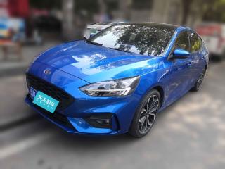 福特福克斯2021款三厢EcoBoost180自动STLine