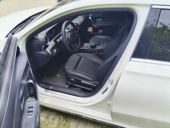 [苏州·苏U] 二手奔驰奔驰A级2022款 改款 A 180 L 运动轿车