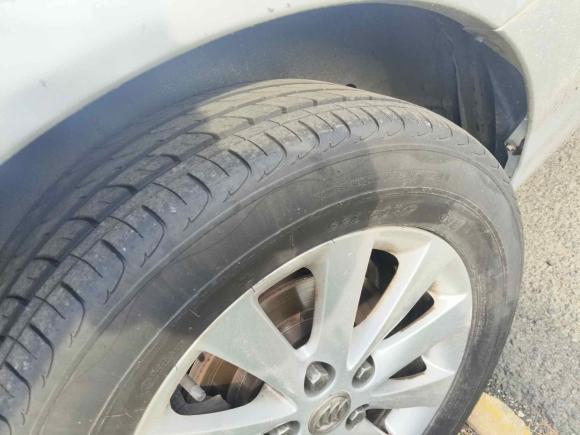 [青岛·鲁B] 二手别克别克GL82011款 2.4L CT舒适版