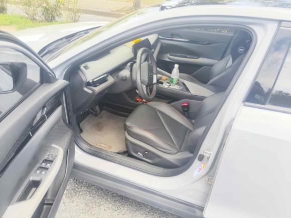 [上海·沪C] 二手长安长安UNI-V2022款 1.5T 智慧领航型