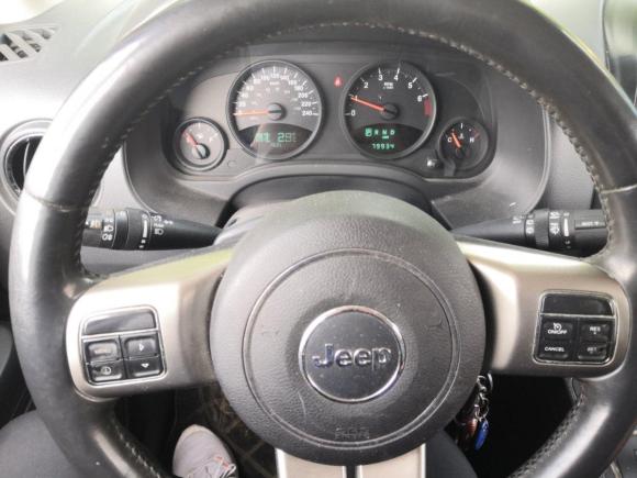 [无锡·苏B] 二手Jeep自由客2012款 2.4 运动版