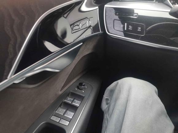 [武汉·鄂A] 二手奥迪奥迪A82021款 A8L 50 TFSI quattro 舒适型