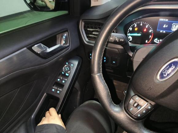 [北京·陕A] 二手福特福克斯2019款 三厢 EcoBoost 180 自动锋耀型