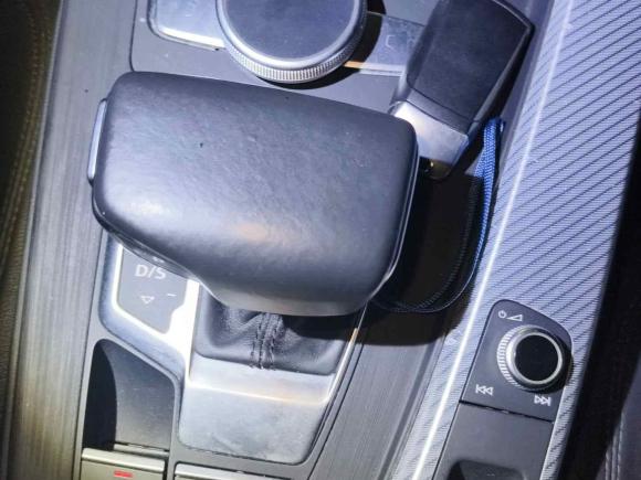 [深圳·粤B] 二手奥迪奥迪A4L2017款 Plus 40 TFSI 时尚型