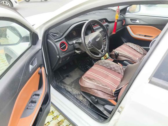 [合肥·陕E] 二手奇瑞瑞虎3x2017款 1.5L 手动时尚版