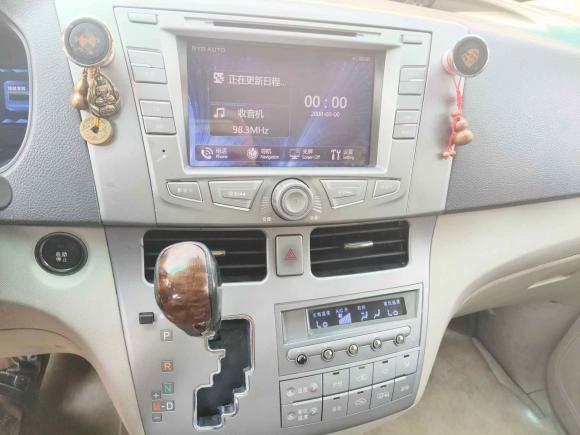 [深圳·粤S] 二手比亚迪比亚迪M62013款 2.4L 自动尊贵型