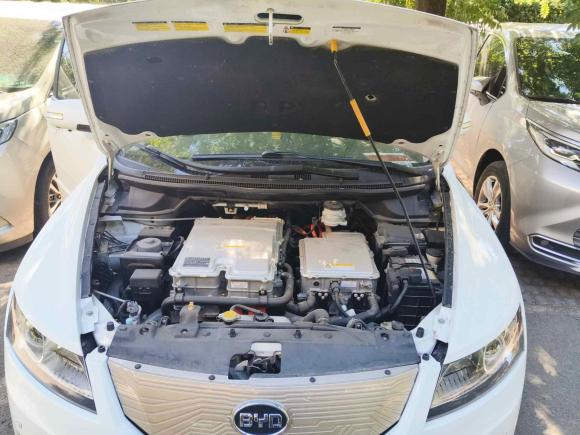 [北京·京N] 二手比亚迪比亚迪e62016款 400 尊贵版