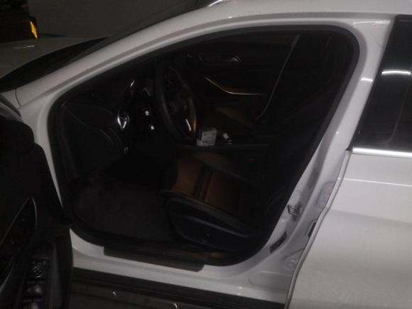 [上海·沪D] 二手奔驰奔驰GLA2016款 GLA 200 动感型