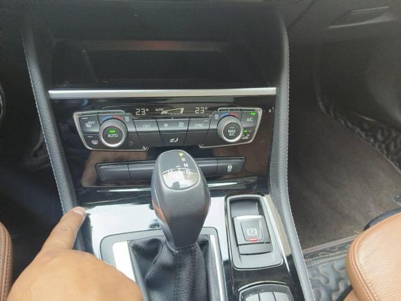 [上海·沪F] 二手宝马宝马2系多功能旅行车2015款 218i 运动设计套装