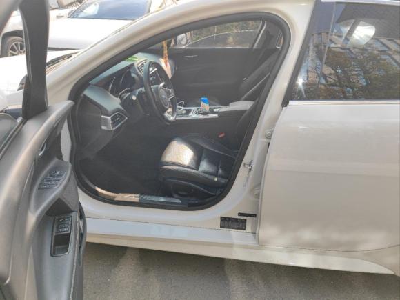 [南京·苏A] 二手捷豹捷豹XE2015款 2.0T 200PS R-Sport