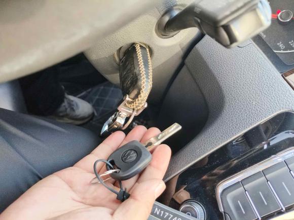 [上海·沪C] 二手大众桑塔纳2013款 1.6L 手动豪华版