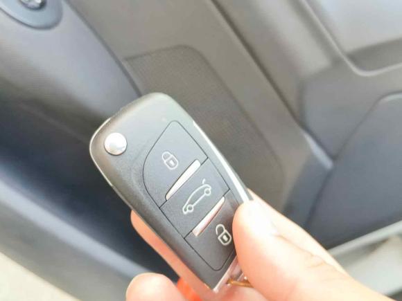 [南昌·赣M] 二手标致标致3082014款 乐享版 经典 1.6L 自动优尚型