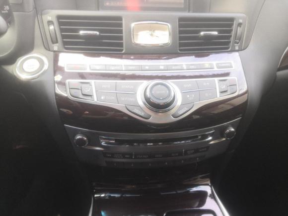 [上海·沪B] 二手英菲尼迪英菲尼迪Q702013款 Q70L 2.5L 舒适版