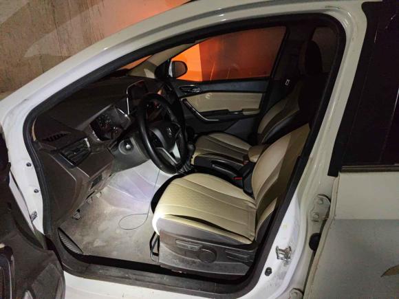 [广州·粤A] 二手宝骏宝骏310W2017款 1.5L 手动时尚型 国V