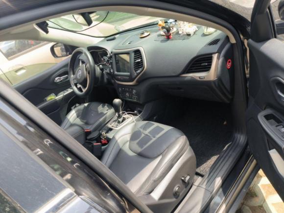 [上海·沪D] 二手Jeep自由光2017款 2.0L 优越版