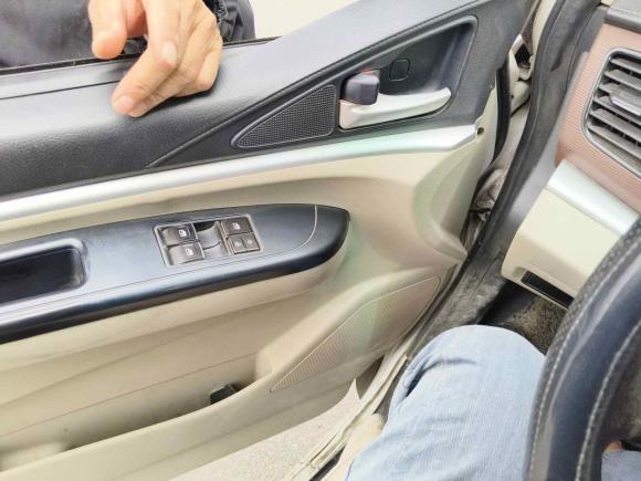 [青岛·鲁U] 二手东风风行菱智2019款 V3 1.6L 2座标准型 国VI