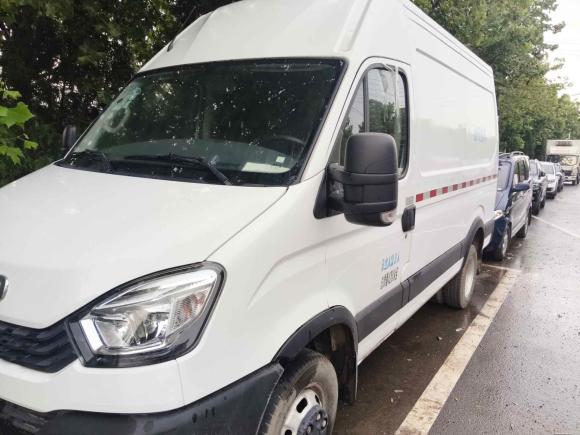 [青岛·鲁B] 二手依维柯依维柯欧胜2021款 2.0T 手动运瑞长轴短悬高顶手动门F1A