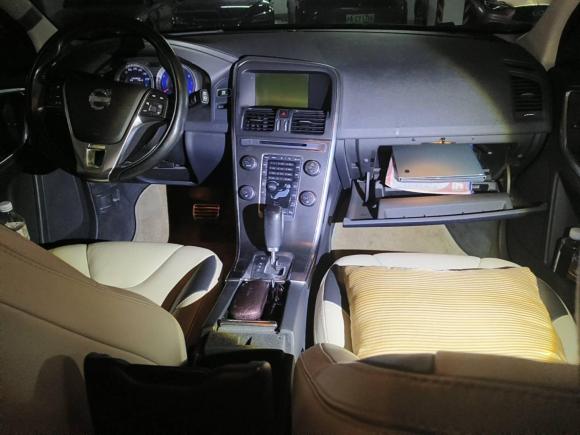 [上海·沪A] 二手沃尔沃沃尔沃XC602011款 T6 R-Design 个性运动版