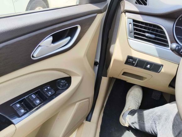 [青岛·鲁U] 二手宝骏宝骏7302016款 改款 1.5L 手动标准型 5座