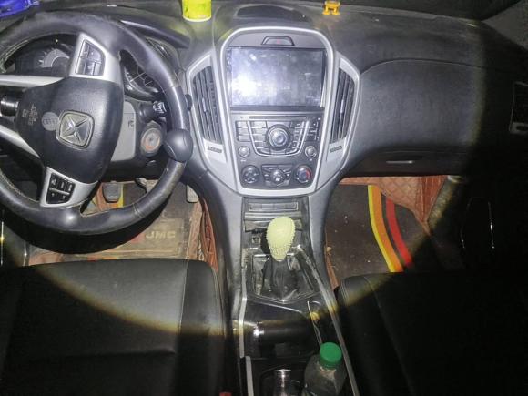 [南昌·赣A] 二手江铃驭胜S3502013款 2.4T 手动两驱柴油豪华版5座