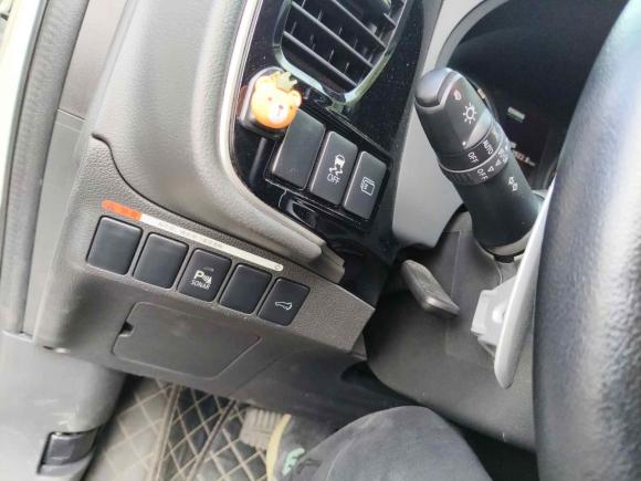 [深圳·粤B] 二手三菱欧蓝德2016款 2.4L 四驱精英版 5座