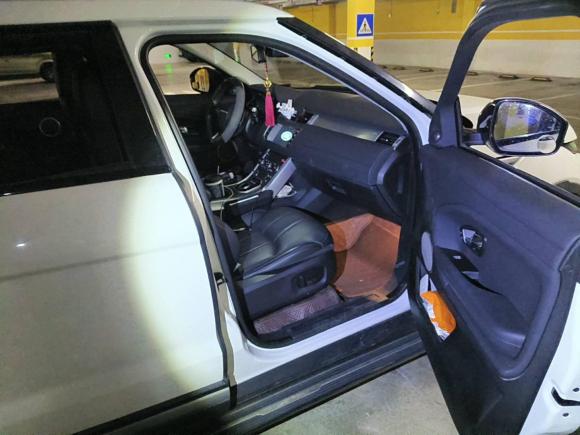 [上海·沪C] 二手路虎揽胜极光2017款 2.0T PURE 风尚版