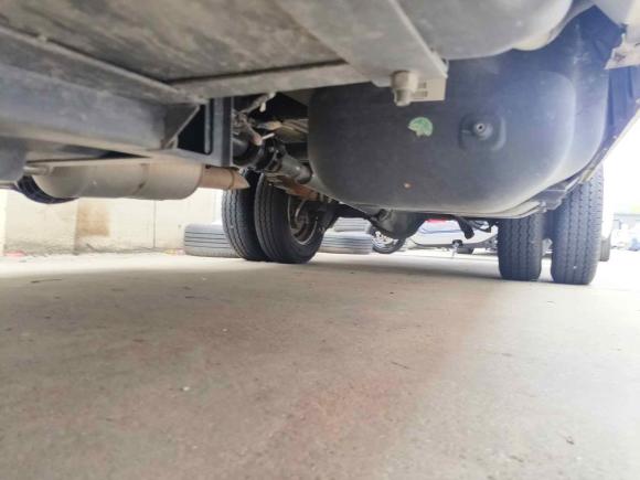 [无锡·苏J] 二手依维柯依维柯得意2023款 2.5T V40厢式运输车长轴中顶双胎侧拉门2-3座