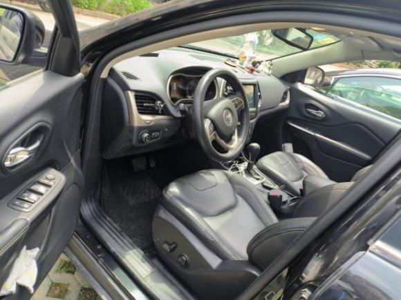 [上海·沪D] 二手Jeep自由光2017款 2.0L 优越版