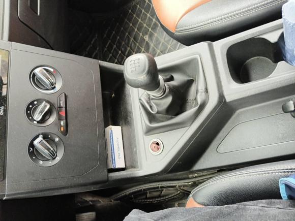 [上海·湘F] 二手五菱汽车五菱宏光PLUS2019款 1.5T 手动标准型 7座