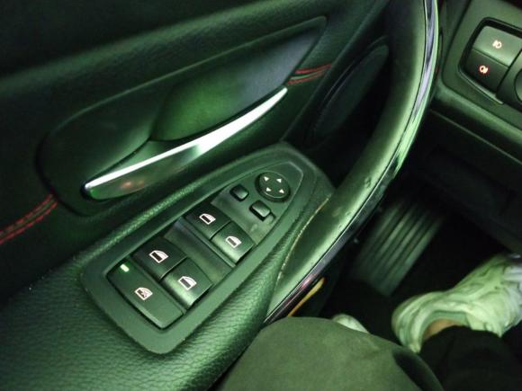 [上海·沪B] 二手宝马宝马3系2014款 328i 运动设计套装