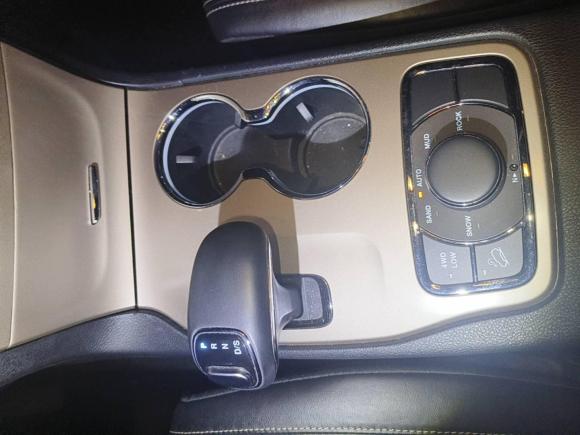 [成都·川A] 二手Jeep大切诺基2015款 3.0L 舒享导航版