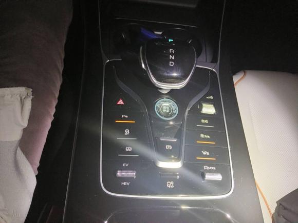 [苏州·苏E] 二手比亚迪秦PLUS2024款 荣耀版 DM-i 120KM领先型