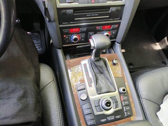 [上海·沪L] 二手奥迪奥迪Q72011款 3.0 TFSI 技术型(200kW)