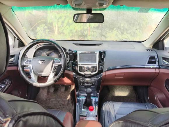 [西安·陕U] 二手比亚迪速锐2015款 改款 1.5L 手动豪华型